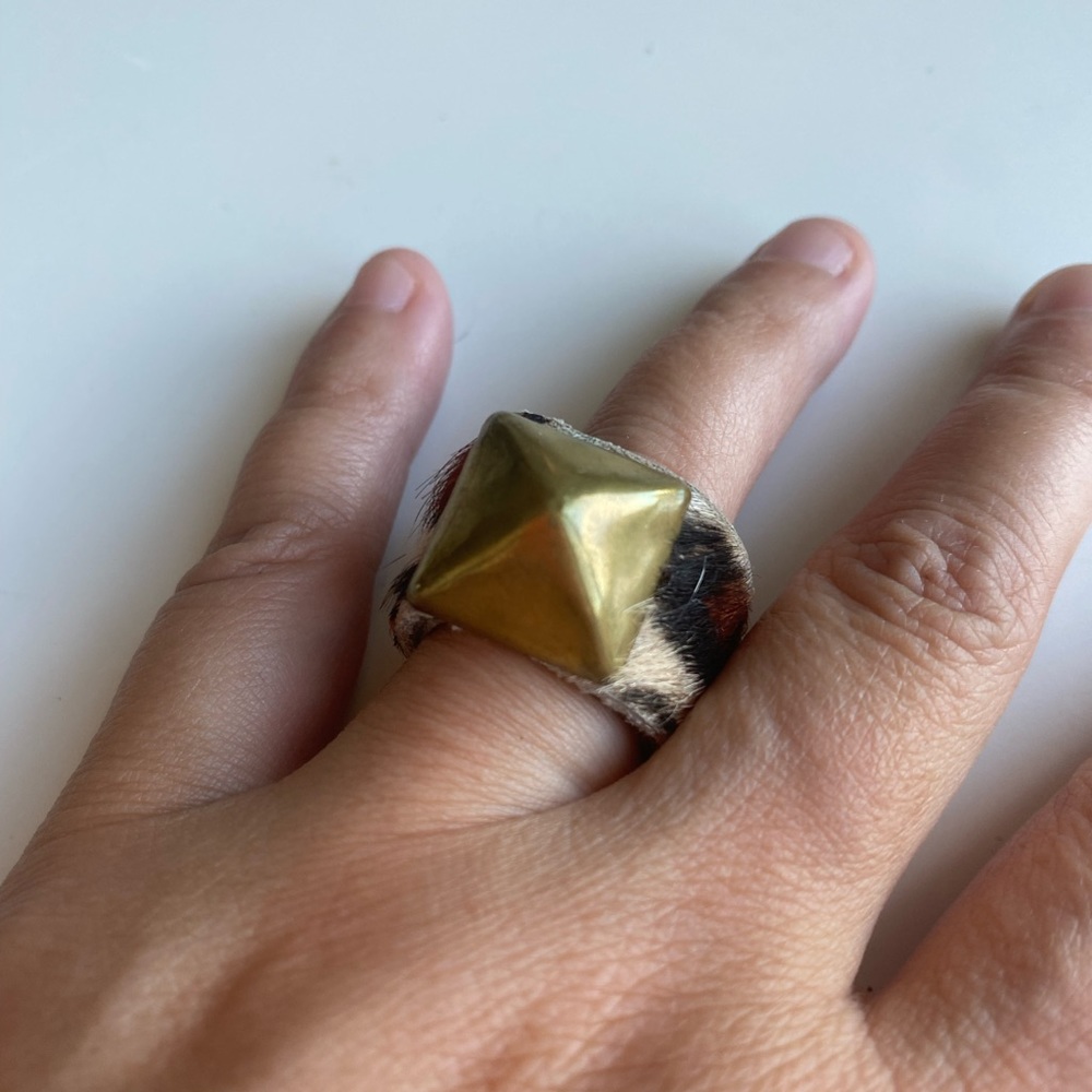 Leopard ring